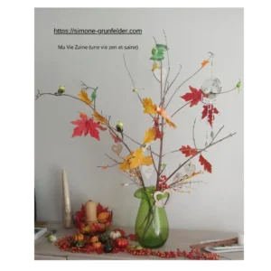 décoration d'automne chaleureuse avec feuilles et bougie. Ambiance zen pour accueillir l'automne sans stress. Image Simone Grunfelder